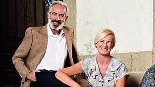 Imanol Arias y Ana Duato en una imagen promocional de la serie 'Cuéntame'.