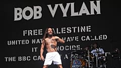 BBC müzik direktörü Bob Vylan Glastonbury tartışmalarının ardından istifa etti  