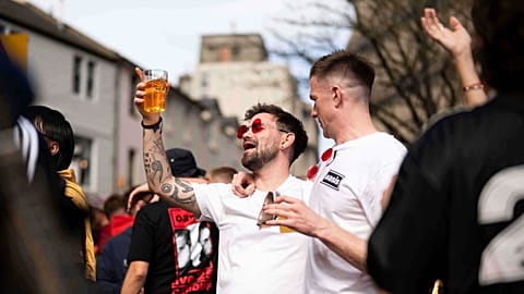 Study says half of UK sick of Oasis fans – forcing pub bans and deeper concerns