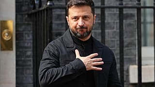 الرئيس الأوكراني فولوديمير زيلينسكي أثناء مغادرته بعد اجتماع مع رئيس الوزراء البريطاني، لندن، الاثنين 23 يونيو 2025. 