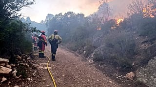 Les pompiers éteignent l'incendie à Tarragone