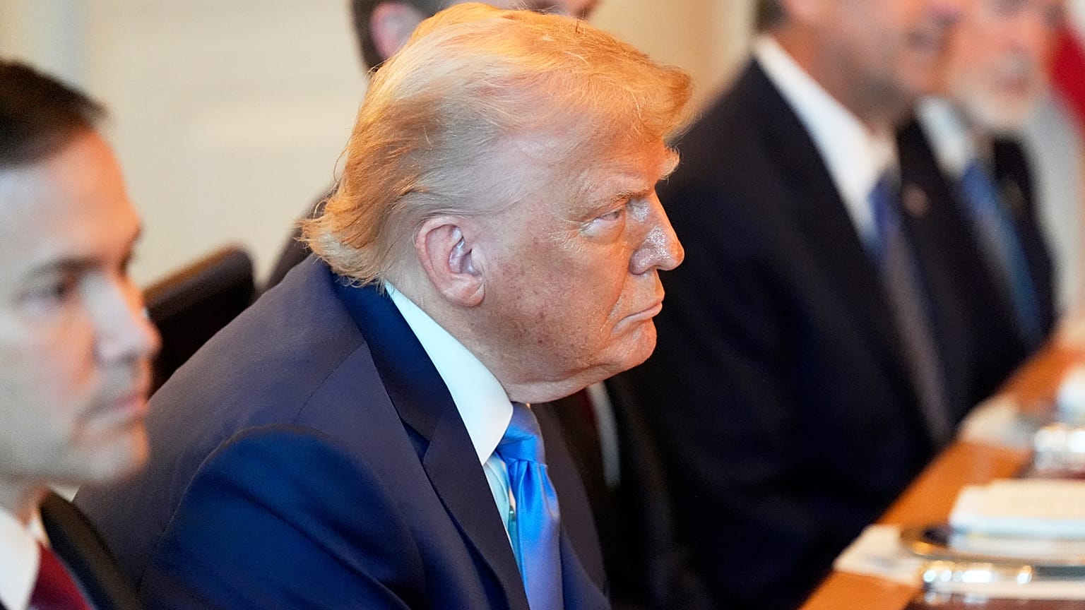 O Presidente Donald Trump reúne-se com o Primeiro-Ministro de Israel, Benjamin Netanyahu, no Salão Azul da Casa Branca. 7 de julho de 2025.