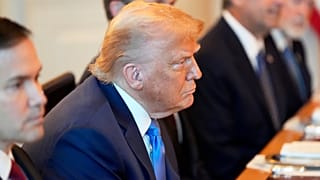 Donald Trump, amerikai elnök a Fehér Ház Kék Szobájában, 2025. július 7-én