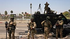 عناصر فيدراليون يتظاهرون في حديقة ماك آرثر