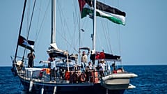 Le Madleen, vu du port de Catane, sur l'île de Sicile, le 1er juin 2025.