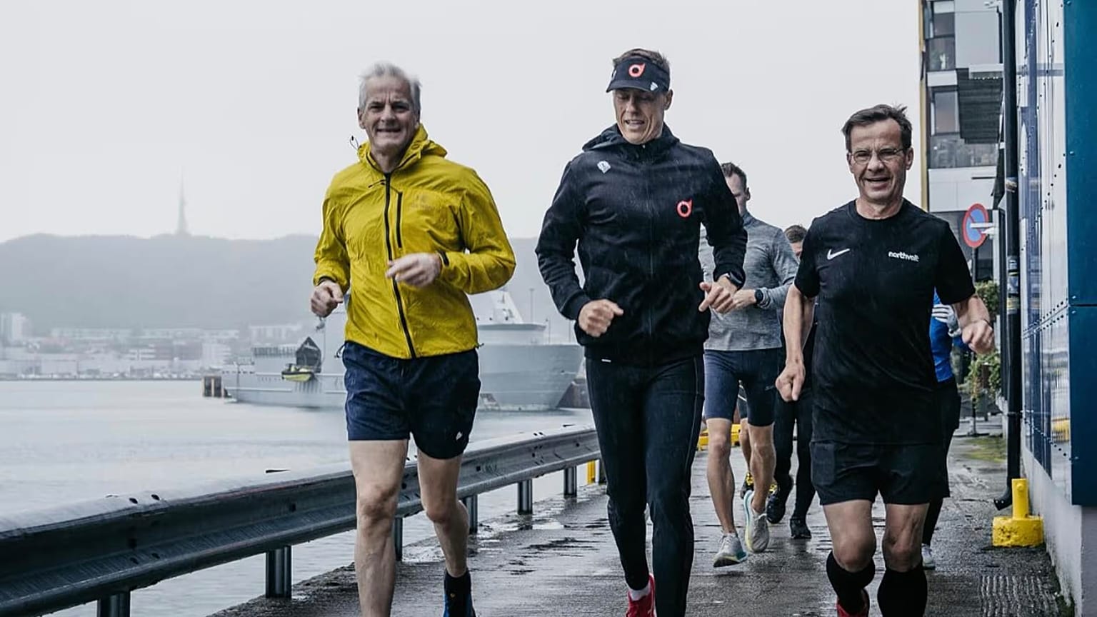 Un post de Instagram de Ulf Kristersson (derecha) corriendo con Jonas Gahr Støre, el primer ministro noruego (izquierda), y Alexander Stubb (centro), el presidente finlandés, en Noruega.