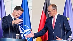 Bundeskanzler Friedrich Merz und NATO-Generalsekretär Mark Rutte bei einer Pressekonferenz während eines Treffens im Kanzleramt in Berlin, 9. Juli 2025