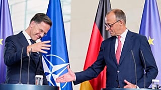 Bundeskanzler Friedrich Merz und NATO-Generalsekretär Mark Rutte bei einer Pressekonferenz während eines Treffens im Kanzleramt in Berlin, 9. Juli 2025
