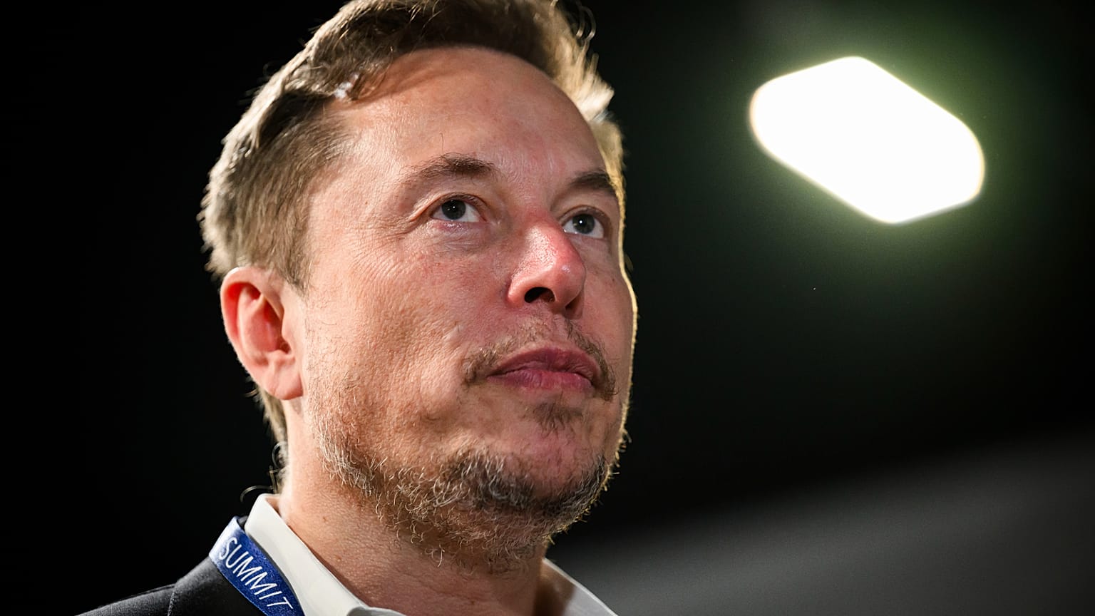 Elon Musks Chatbot verbreitet antisemitische Parolen auf der Plattform X. In Zukunft soll er besser reguliert werden.