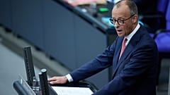 Bundeskanzler Friedrich Merz spricht während einer Debatte über den Haushalt 2025 im Deutschen Bundestag in Berlin, Deutschland. 9. Juli 2025.