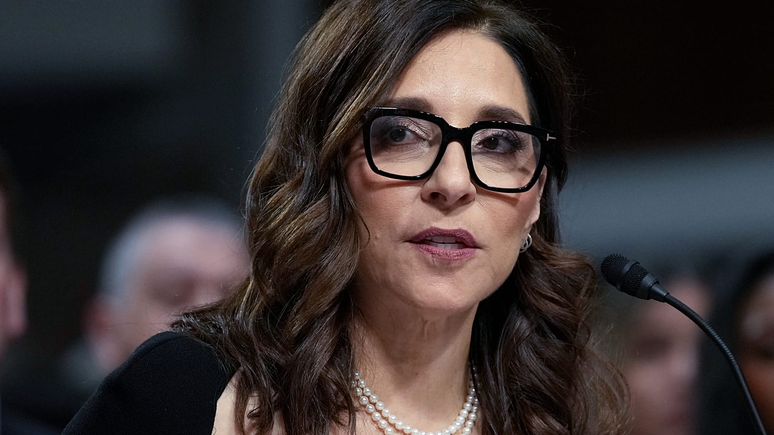 X CEO'su Linda Yaccarino, ABD'deki diğer sosyal medya platformlarının yöneticileriyle birlikte Senato Yargı Komitesi'ndeki bir oturumda konuşurken, 31 Ocak 2024
