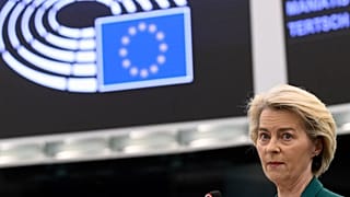 Ursula Von der Leyen pronuncia un discurso sobre la preparación de la Cumbre UE-China, el martes 8 de julio de 2025 en el Parlamento Europeo en Estrasburgo.