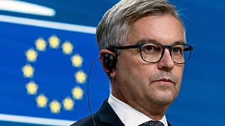Magnus Brunner, commissaire européen chargé des affaires intérieures et des migrations, à la tête de la délégation de l'UE expulsée de Benghazi, en Libye, mardi.