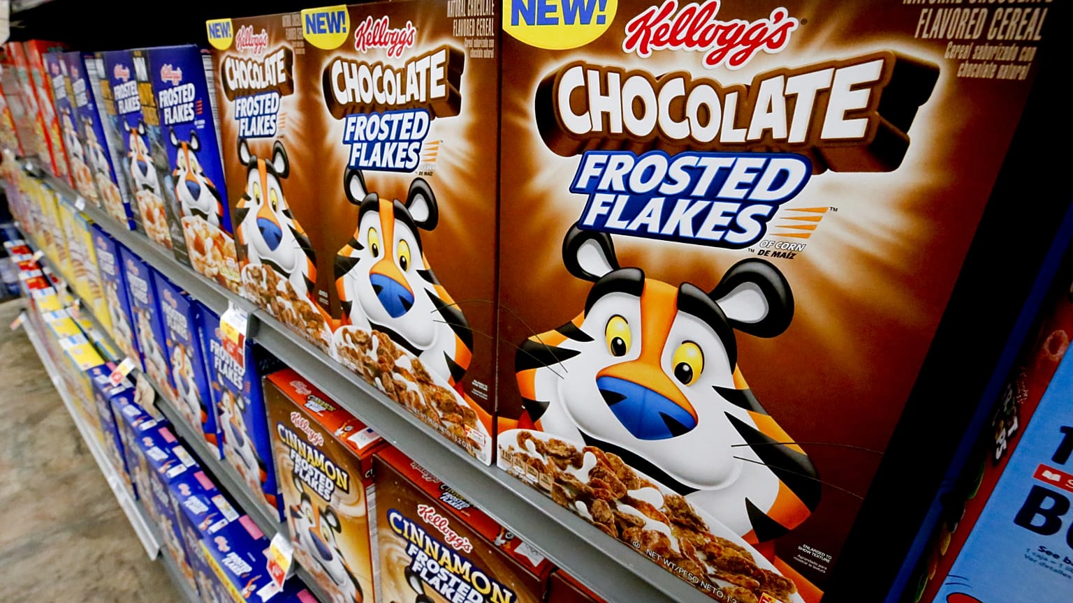 Des boîtes de céréales Kellogg's Chocolate Frosted Flakes sont exposées sur un marché de Pittsburgh. 8 août 2018.