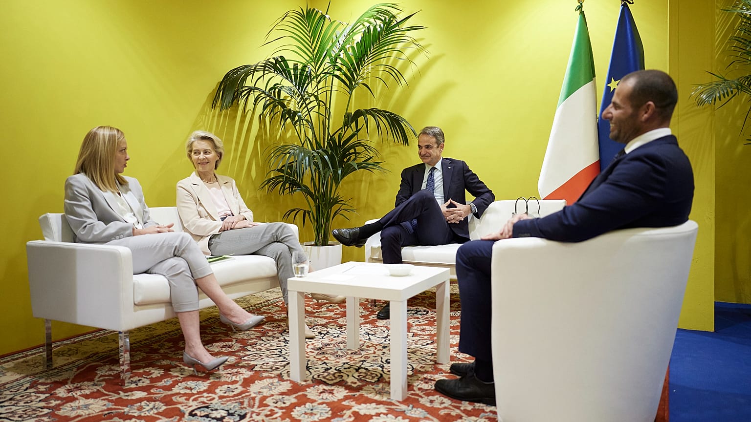 Kyriakos Mitsotakis, Ursula von der Leyen, Georgia Meloni et Robert Abella.