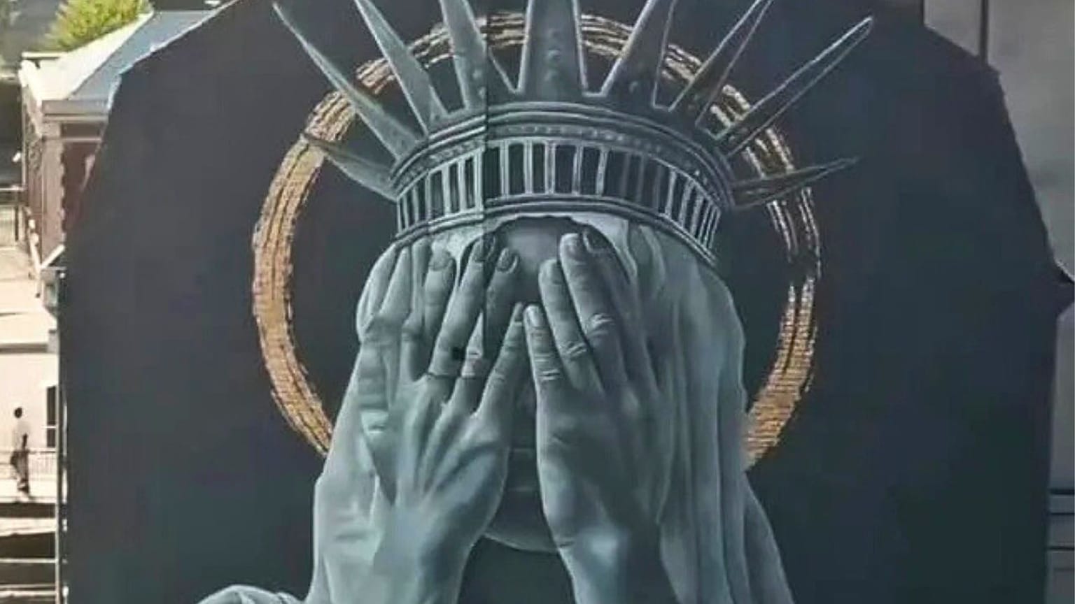 Το νέο έργο τέχνης της Lady Liberty της Γαλλίας γίνεται viral 
