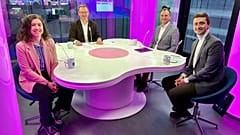 Pőcze Júlia, Gyévai Bálint, Kugyela Tamás és a műsorvezető, Zsíros Sándor az Euronews stúdiójában