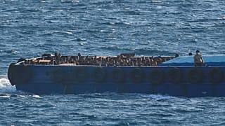 Μεταφορά διασωθέντων μεταναστών από την Κρήτη προς το Λαύριο, 10 Ιουλίου 2025