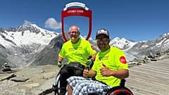 Ben Spencer und Peter Smorthit waren die ersten, die im Juli die Alpen im Rollstuhl überquerten.