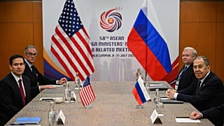O Secretário de Estado dos EUA, Marco Rubio, reúne-se com o Ministro dos Negócios Estrangeiros da Rússia, Sergei Lavrov, em Kuala Lumpur, a 10 de julho de 2025