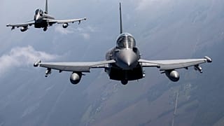 NATO'nun Baltık Hava Polisliği Misyonuna katılan İtalyan Hava Kuvvetleri Eurofighter Typhoon askeri savaş uçakları, 12 Eylül 2023