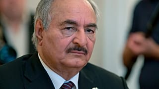 Halifa Haftár, a Líbiai Nemzeti Hadsereg (LNA) főparancsnoka 2017. augusztus 14-én.