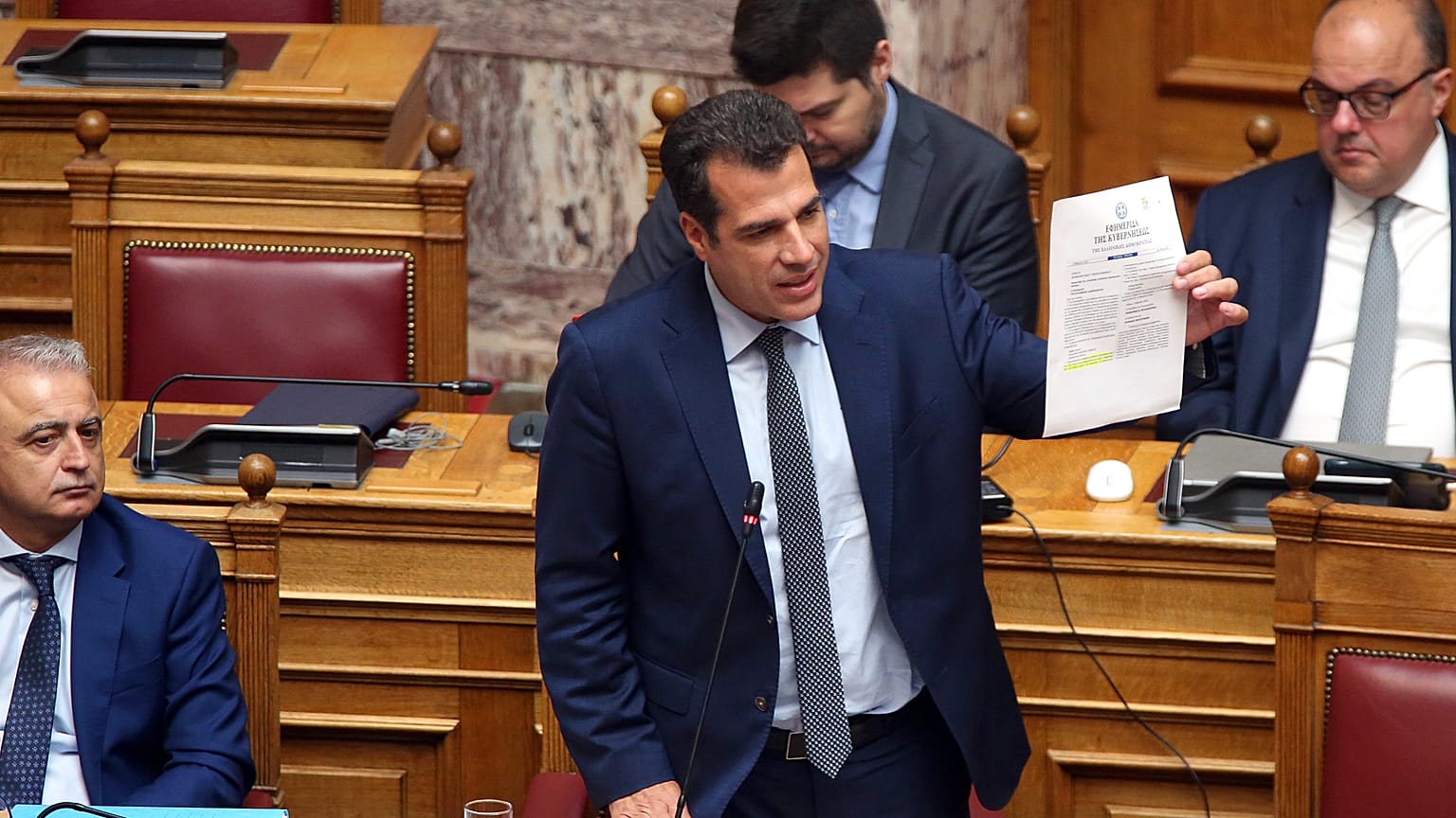 A bevándorlási és menekültügyi miniszter, Thanos Plevris