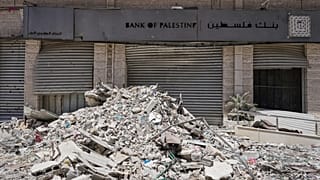 Gazze Şehri'nin Tal al-Hawa mahallesinde yıkılmış bir Filistin Bankası şubesi. 9 Temmuz 2025.