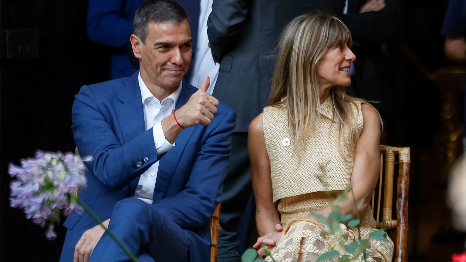 Pedro Sánchez, junto a su esposa, Begoña Gómez, en un acto 