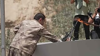 PKK üyeleri silahlarını ateşe verdi