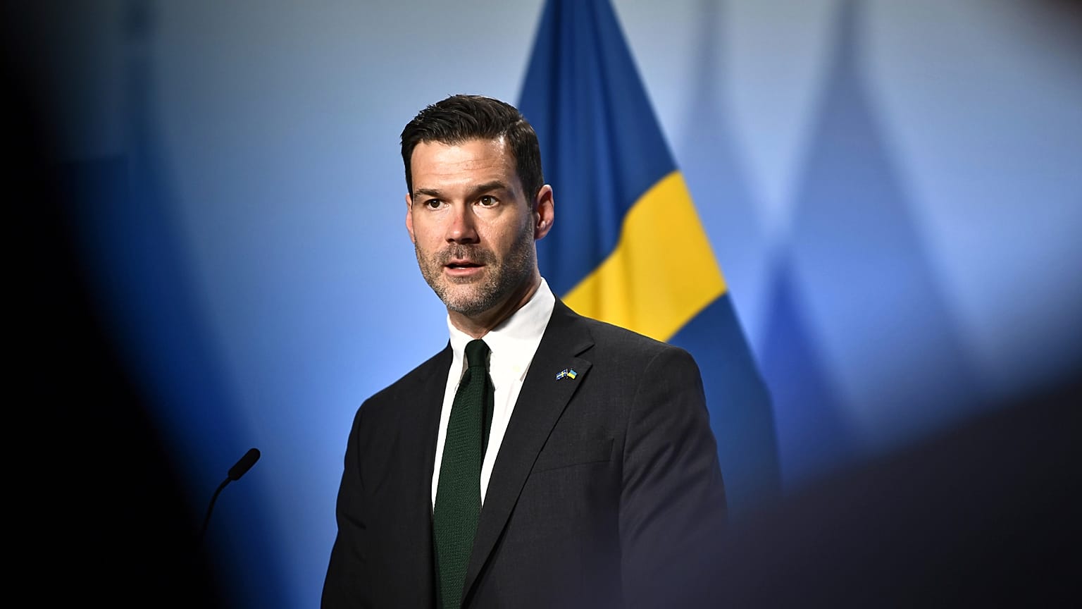 DOSYA: İsveçli Johan Forssell, AB ticaret bakanlarının gayri resmi toplantısı ile ilgili olarak Stockholm dışında düzenlenen basın toplantısında konuşuyor, 10 Mart 2023