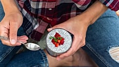 A la mayoría de los adultos se les recomienda consumir entre 25 y 30 gramos de fibra al día. 
