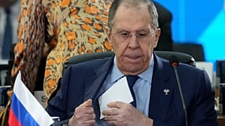وزير الخارجية الروسي سيرغي لافروف يحضر القمة السنوية السابعة عشرة لمجموعة البريكس في ريو دي جانيرو، البرازيل، يوم الاثنين 7 يوليو 2025