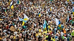 Menschen versammeln sich während einer Massendemonstration gegen den übermäßigen Tourismus in Las Palmas de Gran Canaria, 20. August 2024