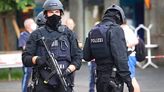 وصلت الشرطة إلى موقع حادثة في مدينة فورتسبورغ، ألمانيا، الجمعة 25 يونيو/حزيران 2021.