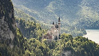 Blick auf das Schloss Neuschwanstein in Schwangau, Deutschland, Donnerstag, 15. Juni 2023.