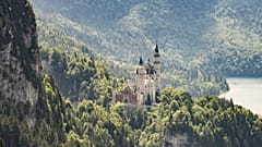 A neuschwansteini kastély látványa a németországi Schwangauban 2023. június 15-én, csütörtökön. 