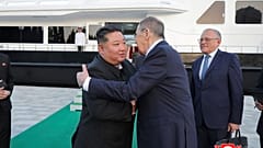 Kim Dzsongun fogadja Szergej Lavrovot Phenjanban