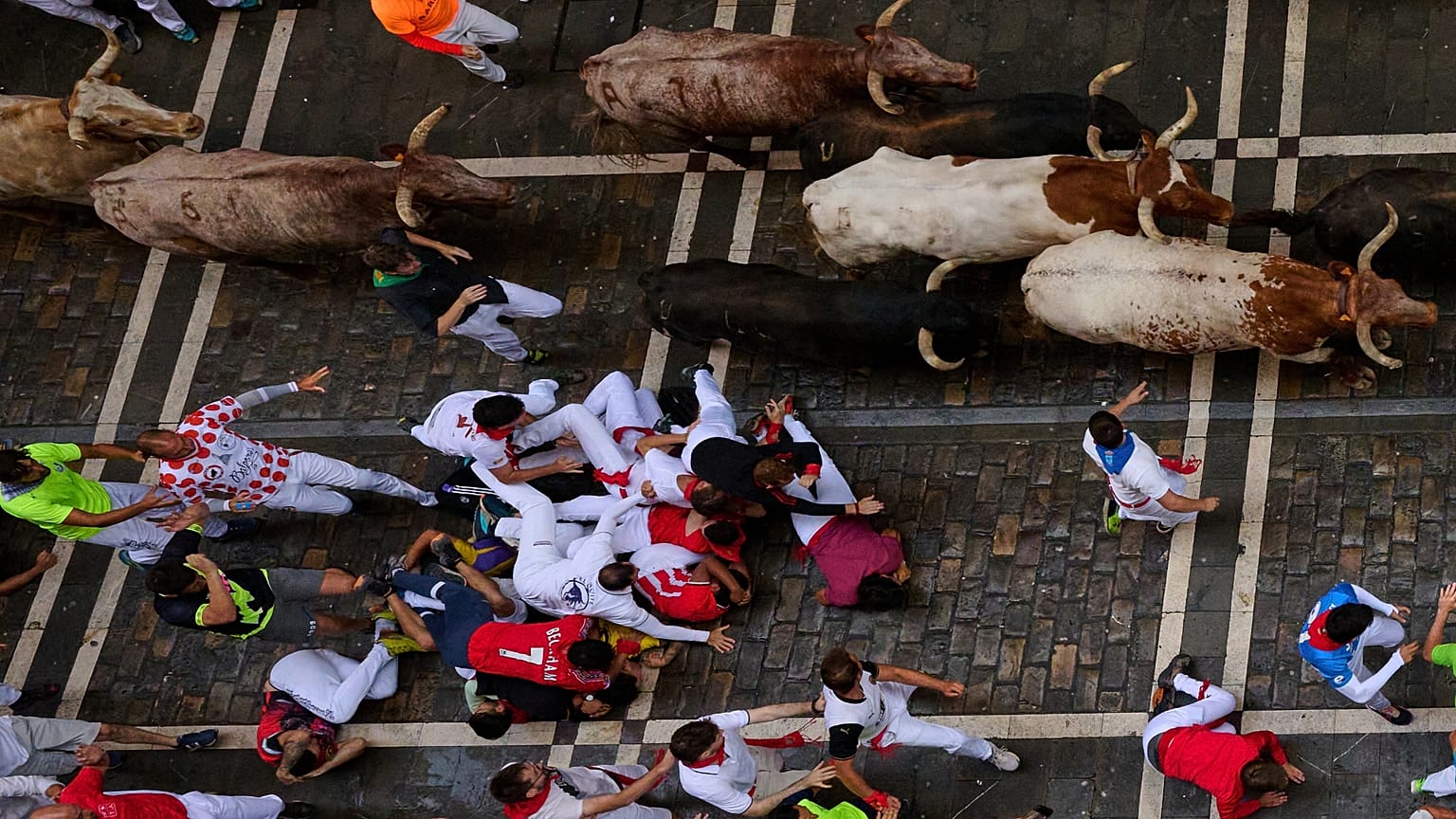 Pamplonai San Fermin Fesztivál bikafuttatás  