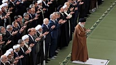 نماز جماعت به رهبری علی خامنه‌ای