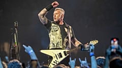 Ο Τζέιμς Χέτφιλντ των Metallica κατά τη διάρκεια της παγκόσμιας περιοδείας M72 στις 3 Ιουνίου 2025 στο στάδιο Mercedes-Benz στην Ατλάντα.
