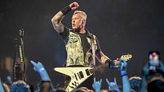 James Hetfield, dos Metallica, atua durante a M72 World Tour, a 3 de junho de 2025, no Mercedes-Benz Stadium, em Atlanta