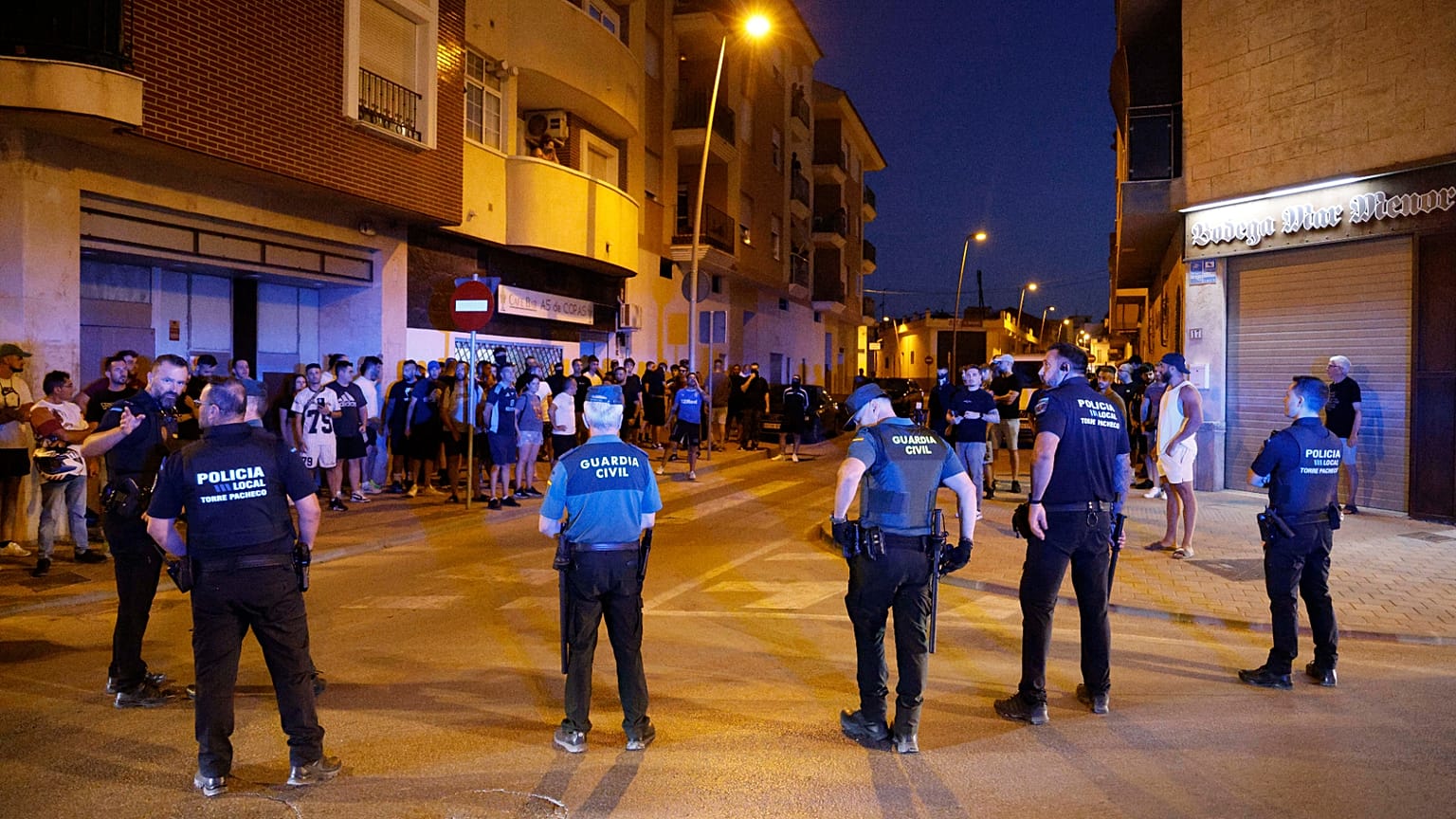 Local police officers and Spanish civil guard agents take positions during disturbances in Torre-Pacheco, 12 July, 2025