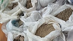 Εικόνα του υλικού που κατασχέθηκε από την Εθνική Αστυνομία.