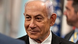 رئيس الوزراء الإسرائيلي بنيامين نتنياهو يتحدث خلال اجتماع مع وزير الدفاع بيت هيجسيث، في مبنى البنتاغون، الأربعاء 9 يوليو 2025، في واشنطن