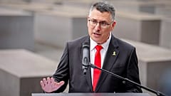 Le ministre israélien des Affaires étrangères, Gideon Saar, s'exprime lors d'une visite au Mémorial de l'Holocauste à Berlin, en Allemagne, le jeudi 5 juin 2025.
