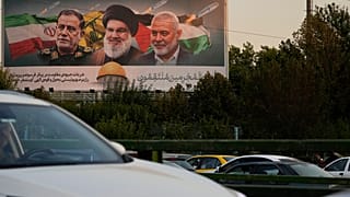 رهبران کشته‌شده جبهه موسوم به مقاومت بر روی دیواری در تهران