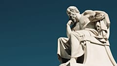 Άγαλμα του Σωκράτη που σκέφτεται 
