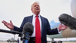 US-Präsident Donald Trump spricht zu den Medien auf der Joint Base Andrews, 13. Juli 2025