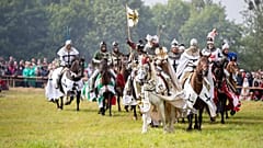 Európa legnagyobb középkori történelmi rekonstrukciójának 27. kiadása. A képen a Teuton lovagrend lovagjainak szerepét játszó rekonstruktőrök. 